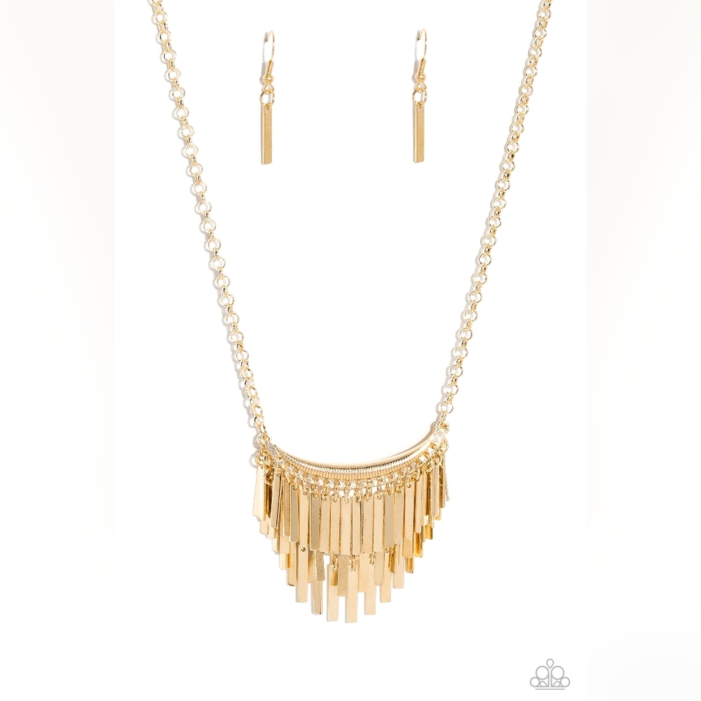 Cue the Chandelier Necklace Gold